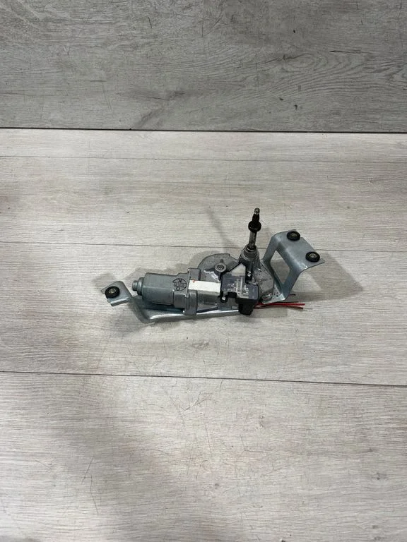 Aizmugurējā stikla tīrītāja motoriņš – BMW 1. sērija F20 F21 (2011-2019)