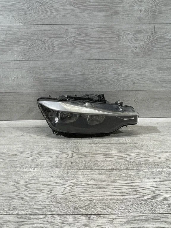 Reflektor – BMW Seria 3 F30 F35 F31 (2012-2018)
