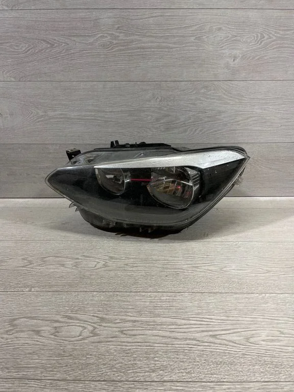 Priekšējais lukturis 1LG01074103