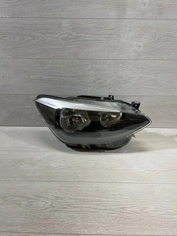 Priekšējais lukturis 1LG01074110