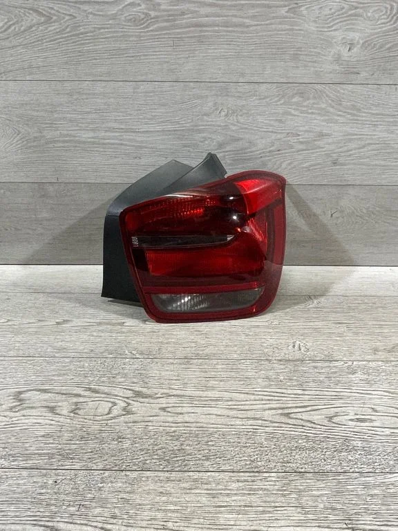 Aizmugurējais lukturis virsbūvē – BMW 1. sērija F20 F21 (2011-2019)