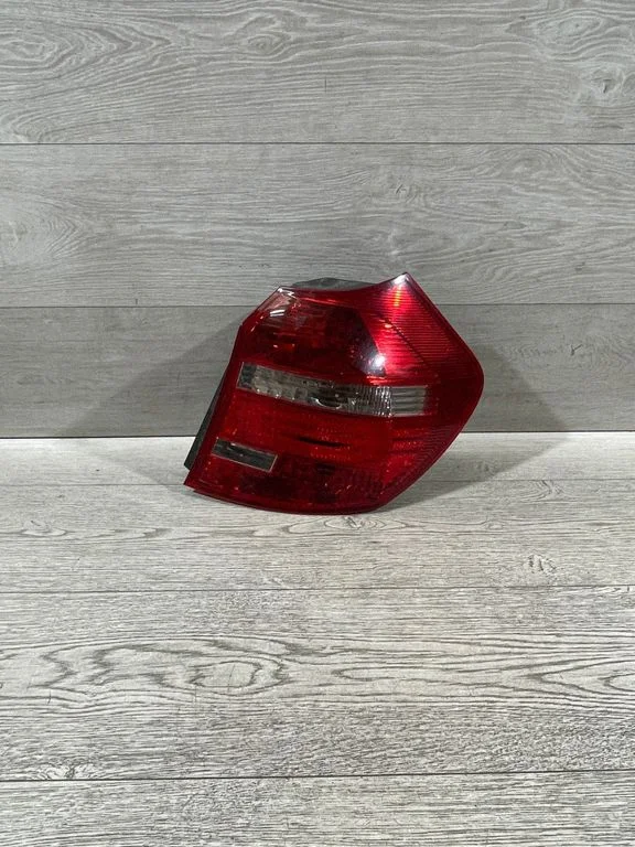 Aizmugurējais lukturis virsbūvē – BMW 1. sērija E81 E87 (2004-2011)