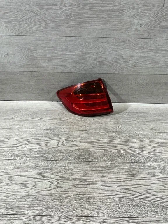 Aizmugurējais lukturis virsbūvē – BMW 3. sērija F30 F35 F31 (2012-2018)