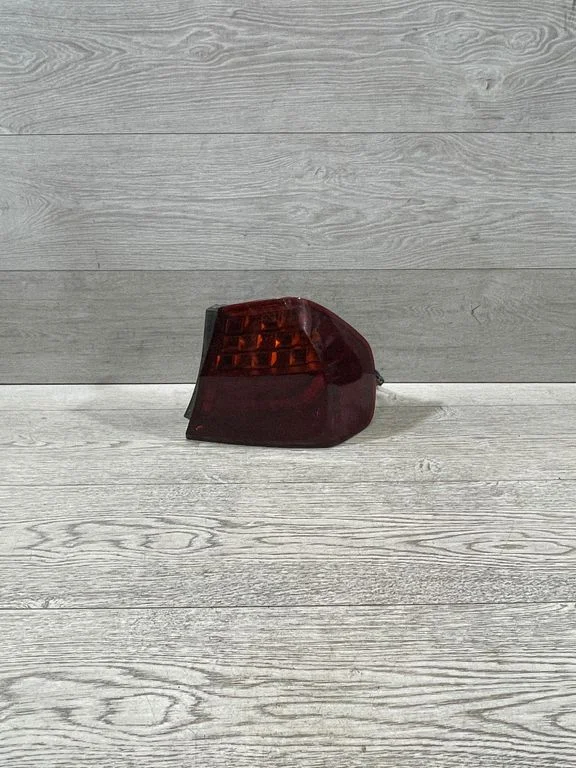 Lampa tylna w błotniku – BMW Seria 3 E90 E91 (2005-2012)