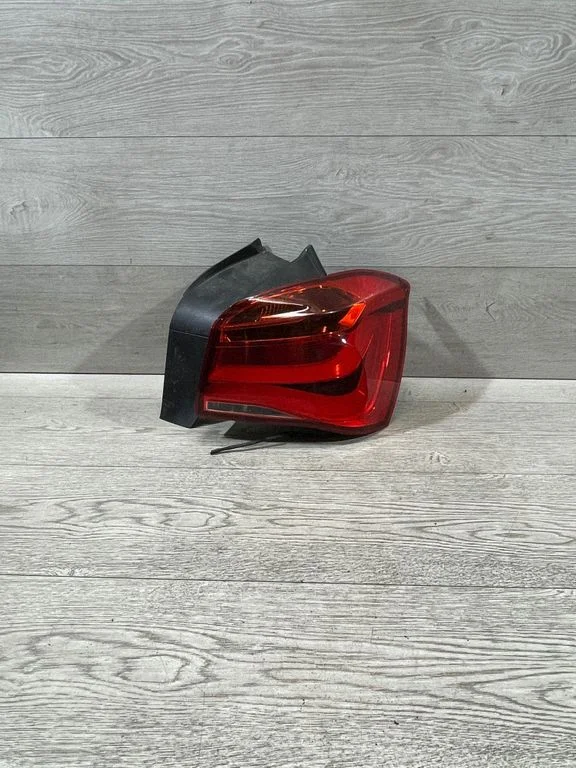 Lampa tylna w błotniku – BMW Seria 1 F20 F21 (2011-2019)