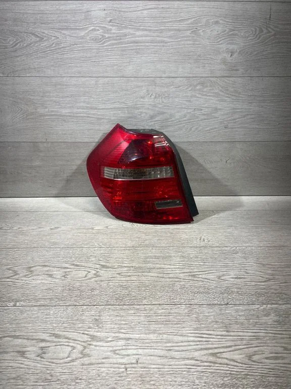 Aizmugurējais lukturis virsbūvē – BMW 1. sērija E81 E87 (2004-2011)