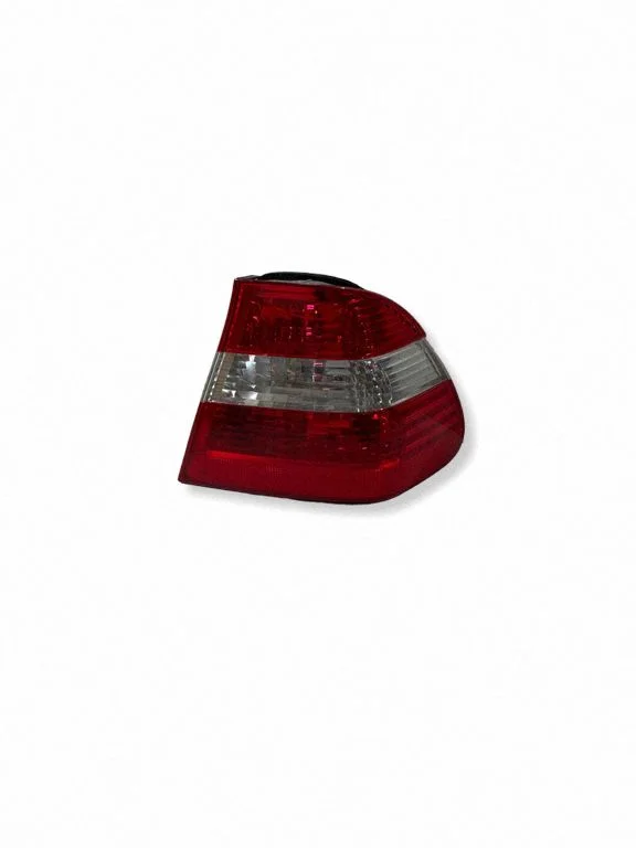 Aizmugurējais lukturis virsbūvē – BMW 3. sērija E46 (1998-2005)