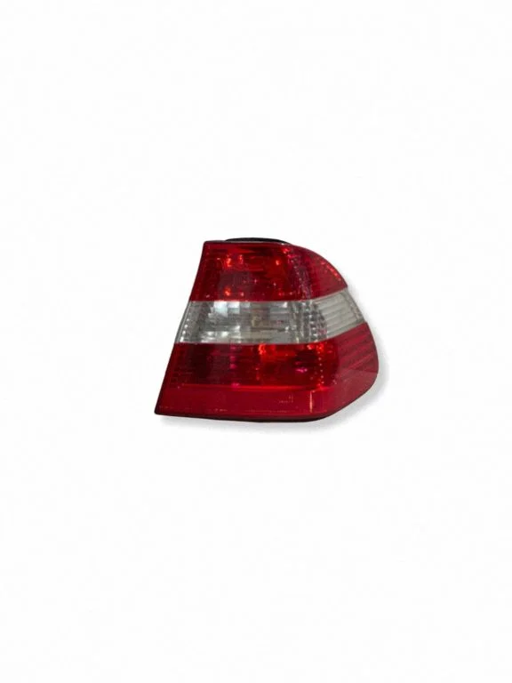 Aizmugurējais lukturis virsbūvē – BMW 3. sērija E46 (1998-2005)