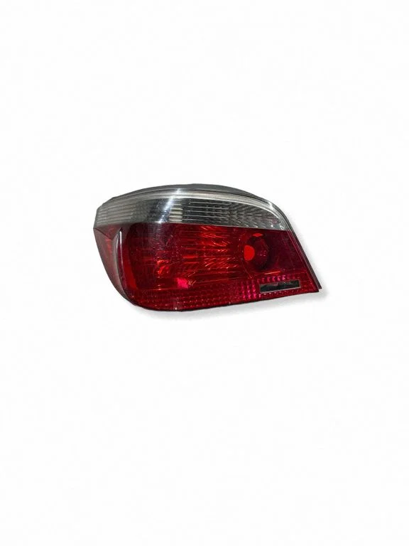 Aizmugurējais lukturis virsbūvē – BMW 5. sērija E60 E61 (2004-2010)
