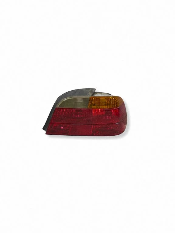 Aizmugurējais lukturis virsbūvē 8379114 – BMW 7. sērija E38 (1993-2001)