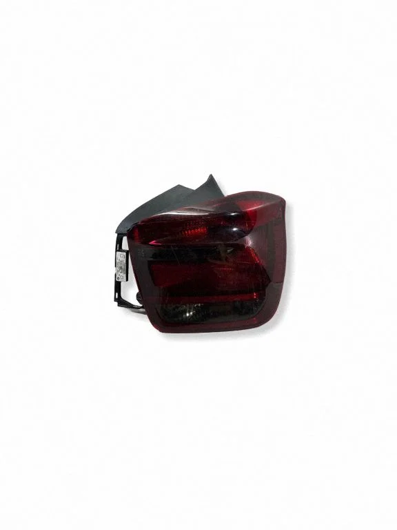 Aizmugurējais lukturis virsbūvē – BMW 1. sērija F20 F21 (2011-2019)