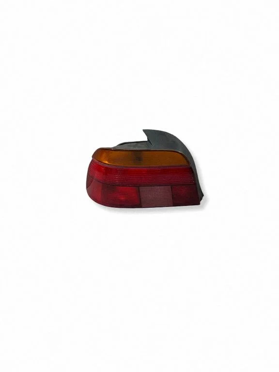 Lampa tylna w błotniku – BMW Seria 5 E39 (1996-2003)