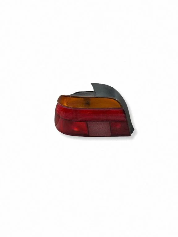 Lampa tylna w błotniku – BMW Seria 5 E39 (1996-2003)