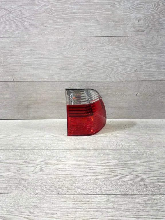 Lampa tylna w błotniku 6902532