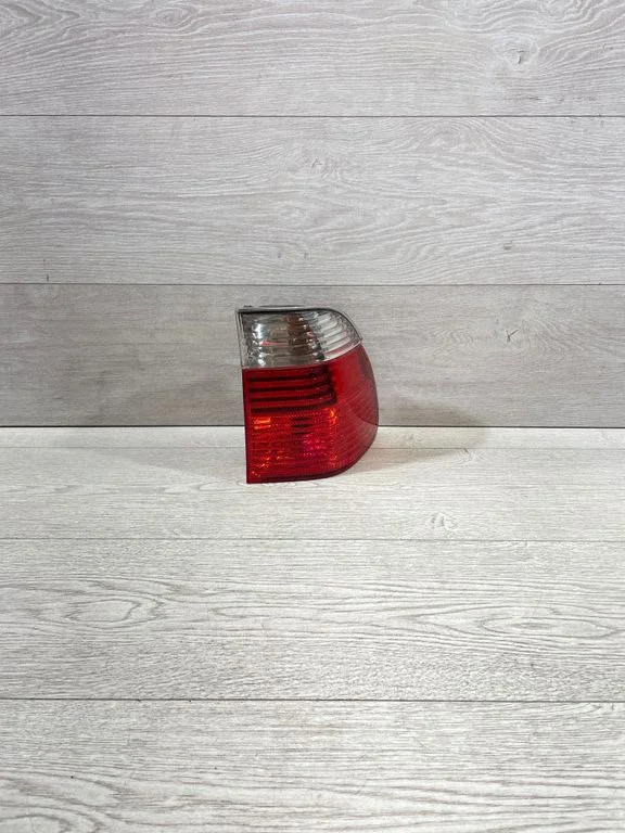 Lampa tylna w błotniku 6902532