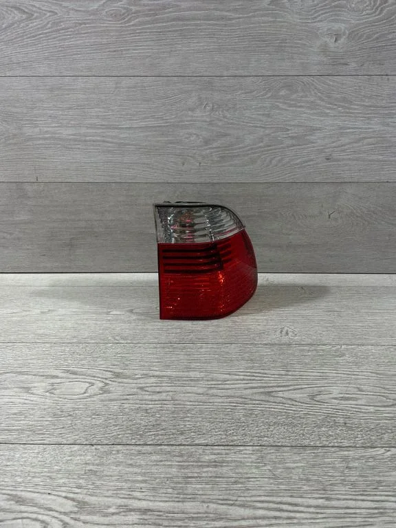 Lampa tylna w błotniku 6902532