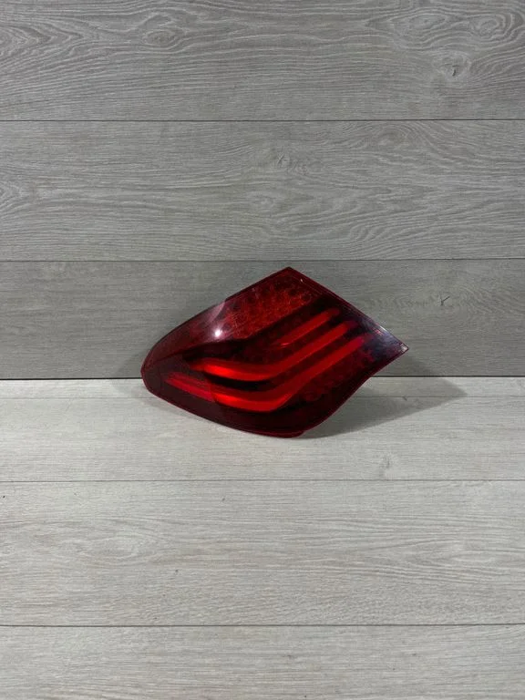 Lampa tylna w błotniku 7300267