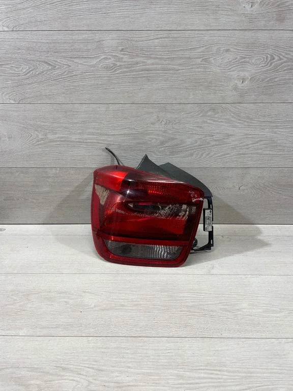 Aizmugurējais lukturis virsbūvē – BMW 1. sērija F20 F21 (2011-2019)
