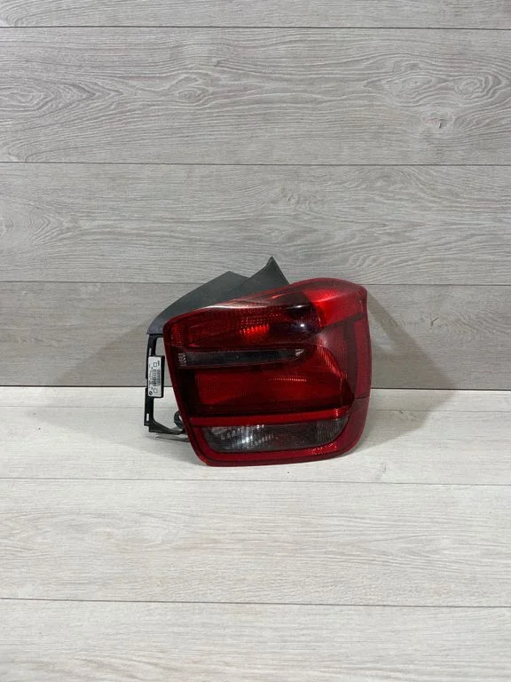 Aizmugurējais lukturis virsbūvē – BMW 1. sērija F20 F21 (2011-2019)