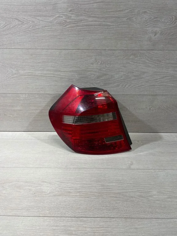 Aizmugurējais lukturis virsbūvē – BMW 1. sērija E81 E87 (2004-2011)