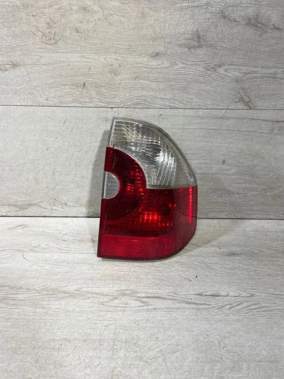 Rear/tail lights 6990170