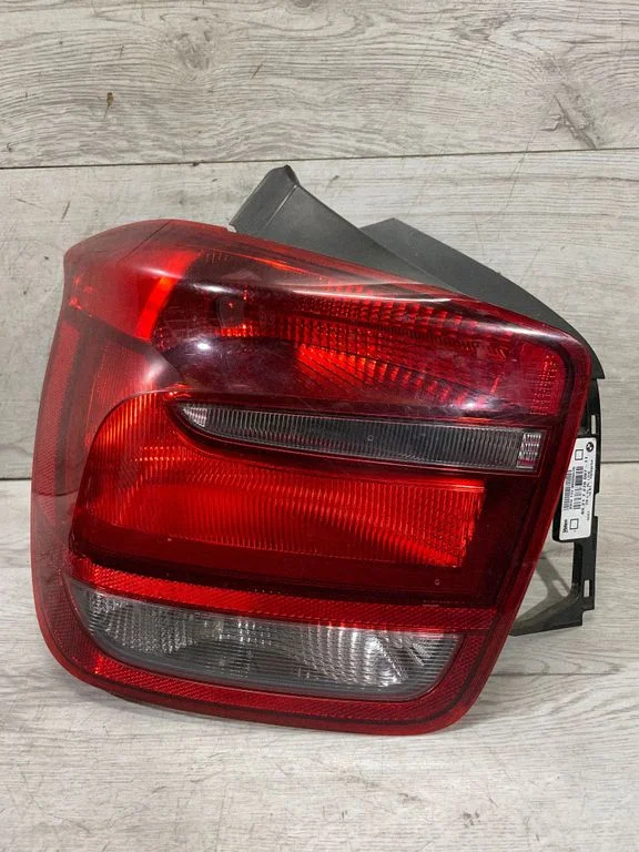 Aizmugurējais lukturis virsbūvē – BMW 1. sērija F20 F21 (2011-2019)