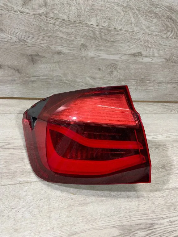 Aizmugurējais lukturis virsbūvē – BMW 3. sērija F30 F35 F31 (2012-2018)