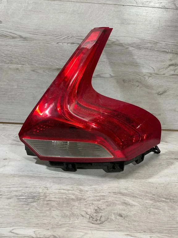 Lampa tylna w błotniku 31395845 – Volvo V40 (2012-2019)