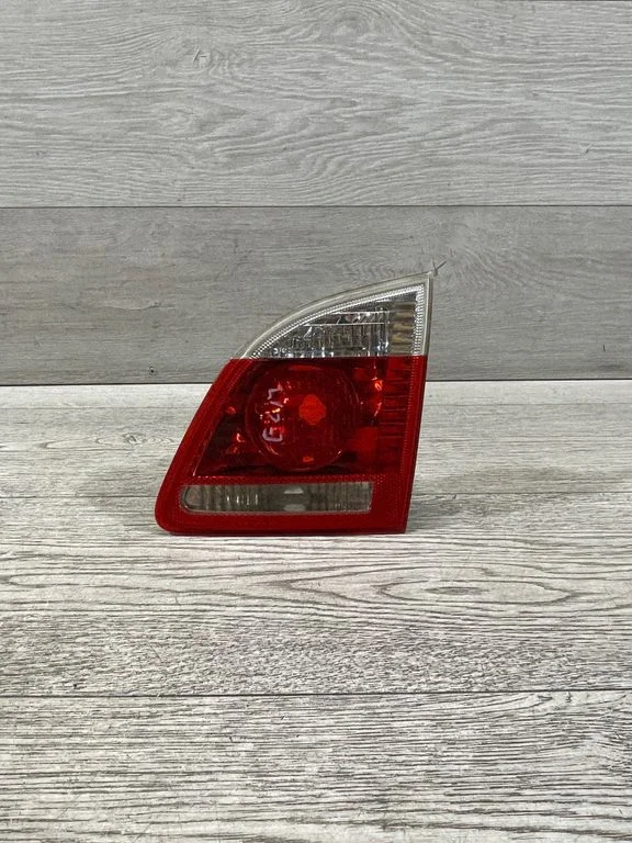 Aizmugurējais lukturis bagāžnieka vākā – BMW 5. sērija E60 E61 (2004-2010)