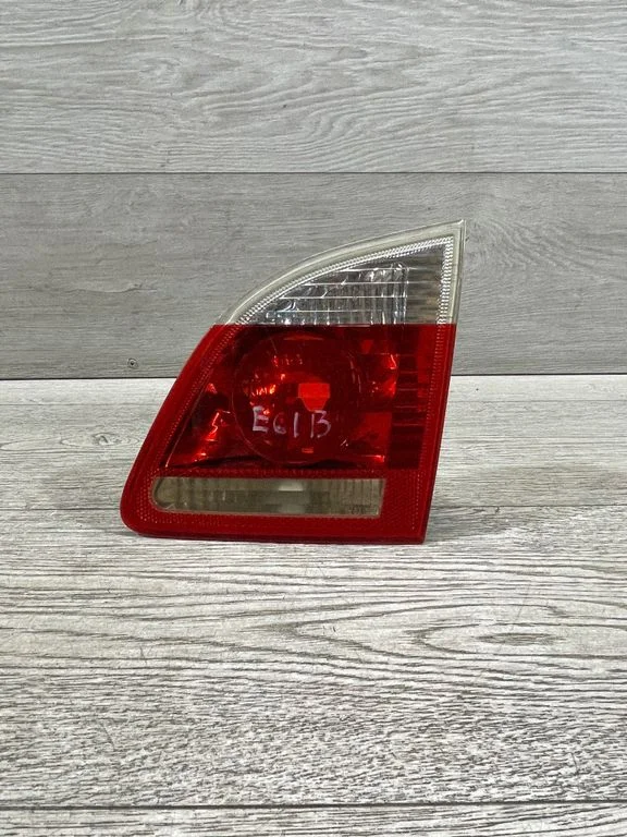 Lampa tylna w klapie – BMW Seria 5 E60 E61 (2004-2010)