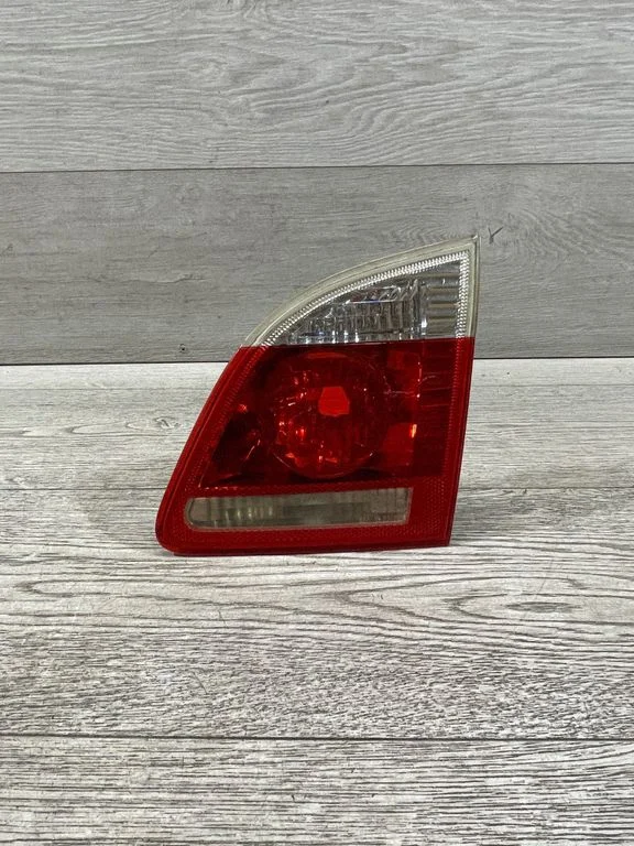 Lampa tylna w klapie – BMW Seria 5 E60 E61 (2004-2010)