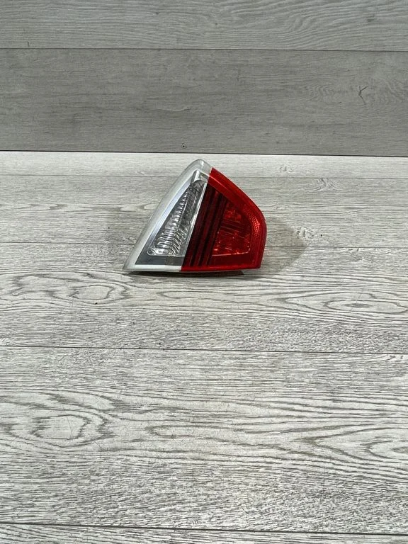 Lampa tylna w klapie – BMW Seria 3 E90 E91 (2005-2012)