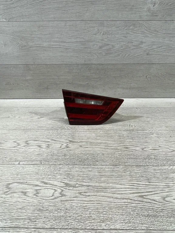 Lampa tylna w klapie