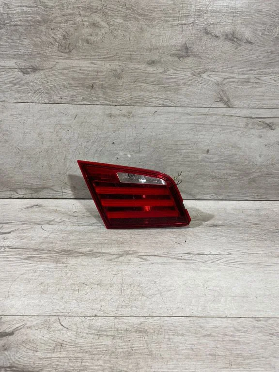 Lampa tylna w klapie – BMW Seria 5 F10 F11 (2009-2016)