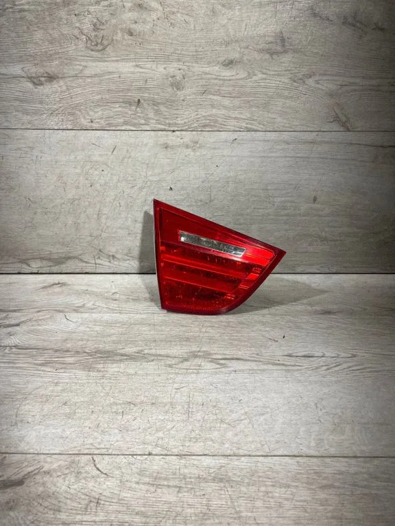 Aizmugurējais lukturis bagāžnieka vākā – BMW 3. sērija E90 E91 (2005-2012)