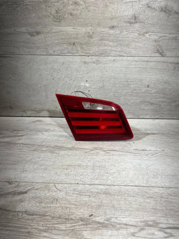 Lampa tylna w klapie – BMW Seria 5 F10 F11 (2009-2016)