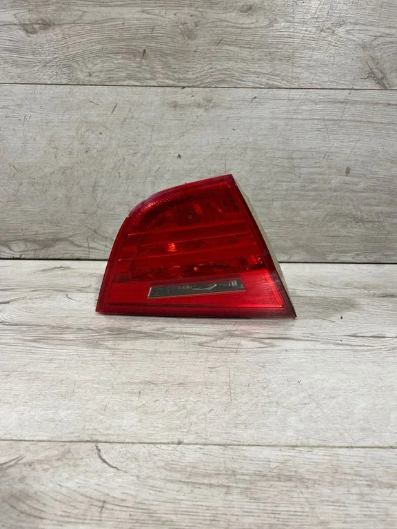 Aizmugurējais lukturis bagāžnieka vākā – BMW 3. sērija E90 E91 (2005-2012)