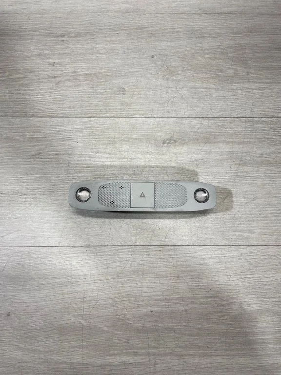Front seat light P109257300L – Tesla Model 3 (2017-)