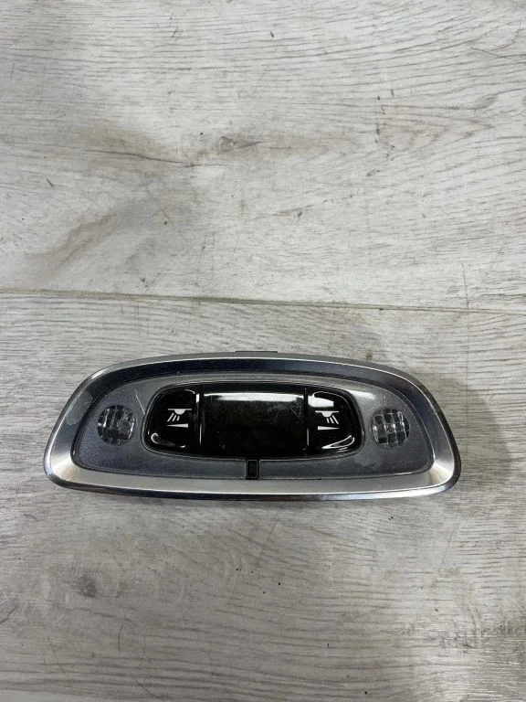 Lampka przednich siedzeń 31425806 – Volvo XC90 (2014-)