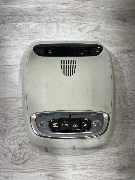 Lampka przednich siedzeń 31443745 – Volvo XC90 (2014-)