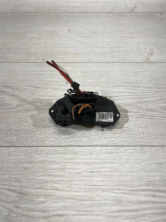 Krāsniņas ventilatora rezistors (reostats) 982489E