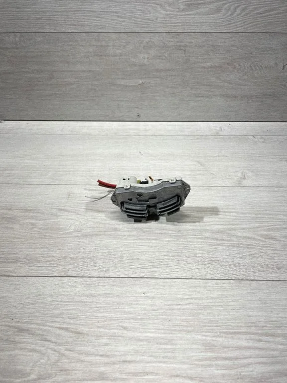 Salongipuhuri takisti T1000664T
