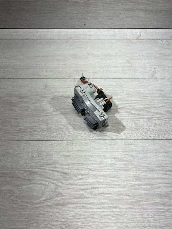Salongipuhuri takisti T1000664T