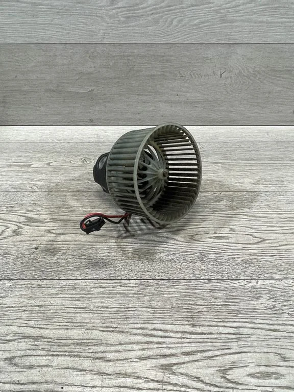 Krāsniņas ventilators/pūtējs – BMW 5. sērija F10 F11 (2009-2016)