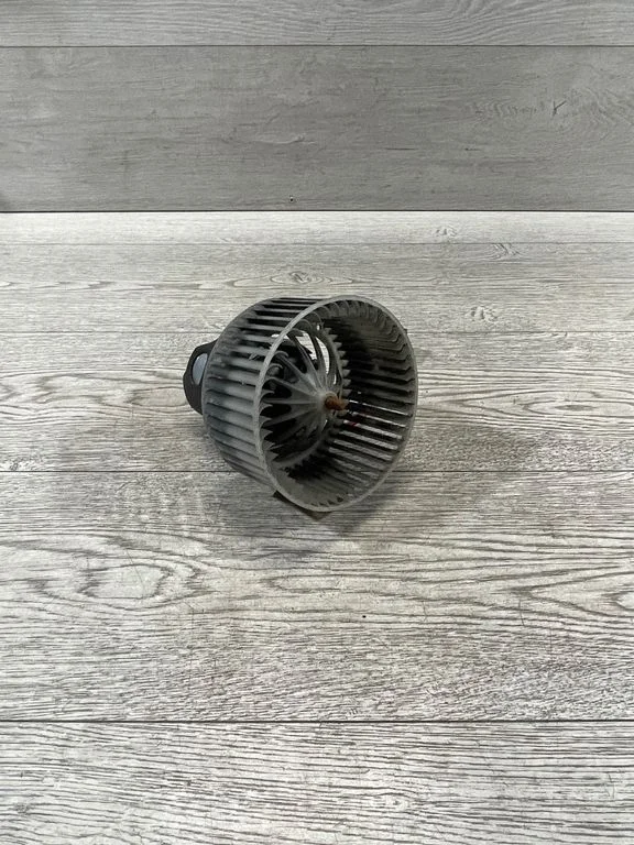 Krāsniņas ventilators/pūtējs – BMW 5. sērija F10 F11 (2009-2016)