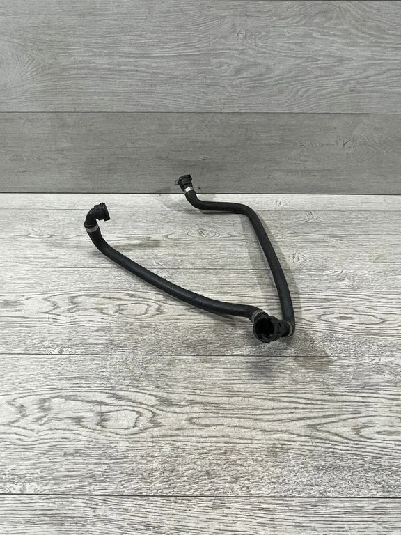 Mootori jahutusvedeliku toru / voolik – BMW 5-seeria E60 E61 (2004-2010)