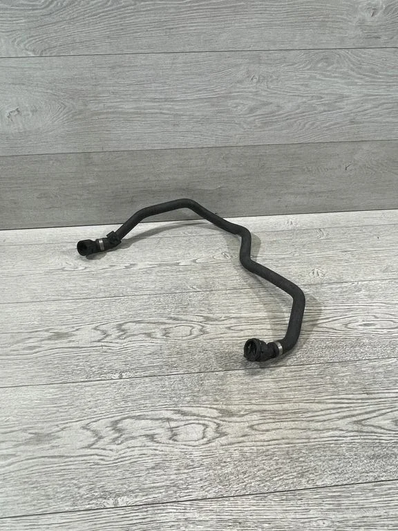 Mootori jahutusvedeliku toru / voolik – BMW 3-seeria E90 E91 (2005-2012)