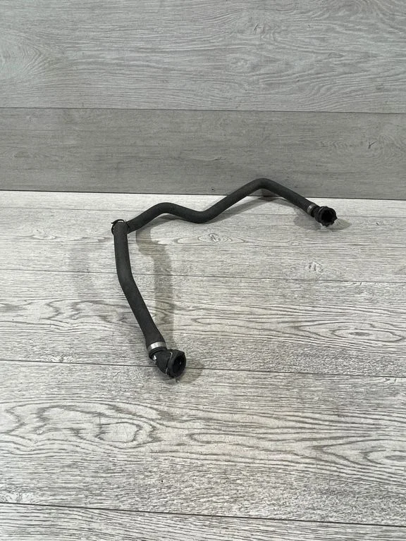 Mootori jahutusvedeliku toru / voolik – BMW 3-seeria E90 E91 (2005-2012)