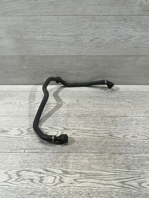 Mootori jahutusvedeliku toru / voolik – BMW 3-seeria E90 E91 (2005-2012)