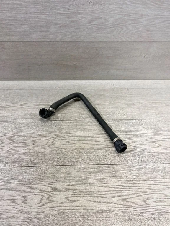 Mootori jahutusvedeliku toru / voolik – BMW 3-seeria E90 E91 (2005-2012)